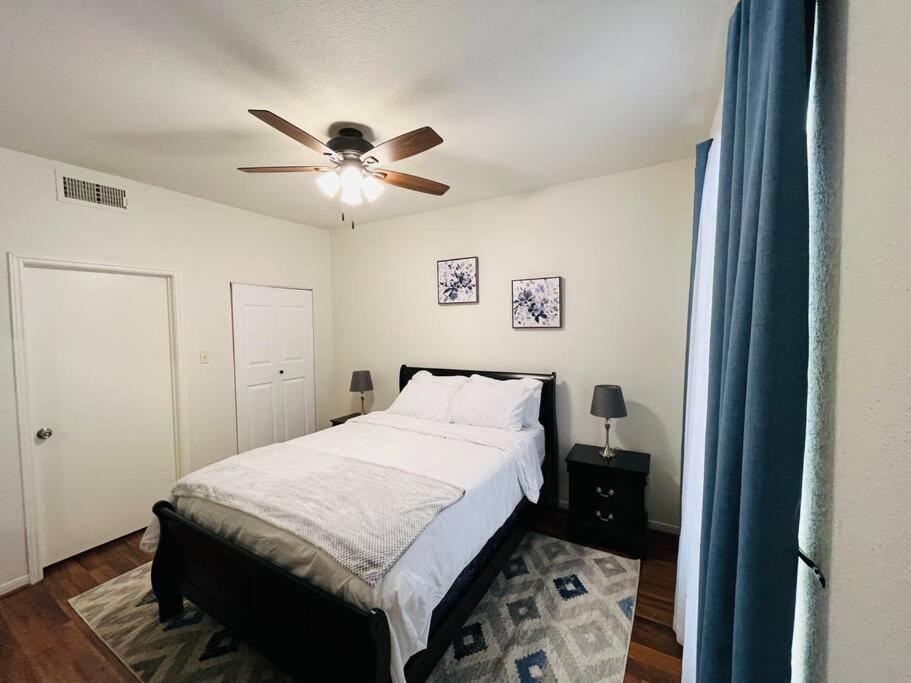 Home Away From Home-Cozy 2 Bdrm Condo/Med Cntr/Nrg Houston Exteriör bild