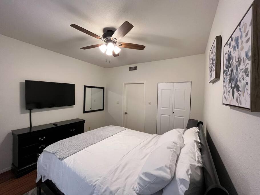 Home Away From Home-Cozy 2 Bdrm Condo/Med Cntr/Nrg Houston Exteriör bild