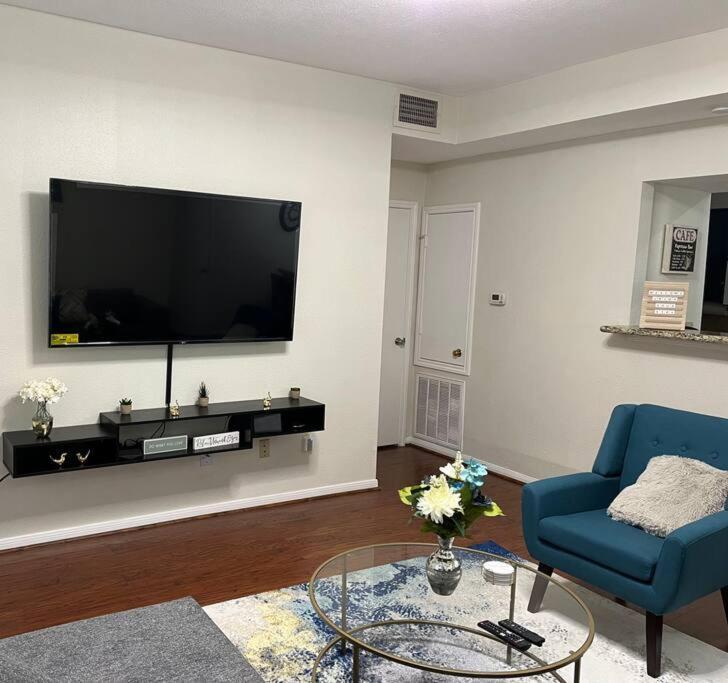 Home Away From Home-Cozy 2 Bdrm Condo/Med Cntr/Nrg Houston Exteriör bild