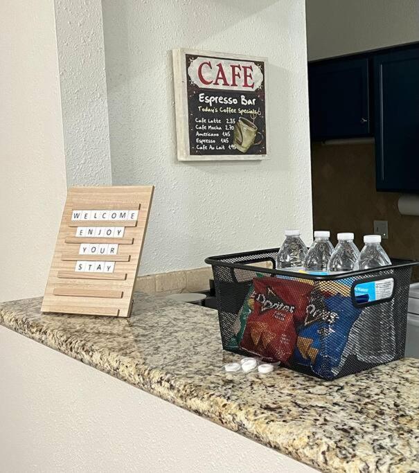 Home Away From Home-Cozy 2 Bdrm Condo/Med Cntr/Nrg Houston Exteriör bild