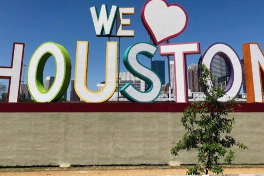 Home Away From Home-Cozy 2 Bdrm Condo/Med Cntr/Nrg Houston Exteriör bild
