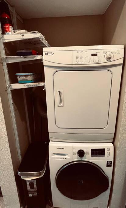 Home Away From Home-Cozy 2 Bdrm Condo/Med Cntr/Nrg Houston Exteriör bild