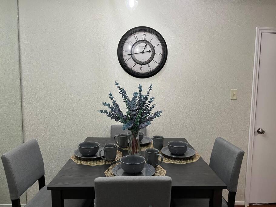 Home Away From Home-Cozy 2 Bdrm Condo/Med Cntr/Nrg Houston Exteriör bild