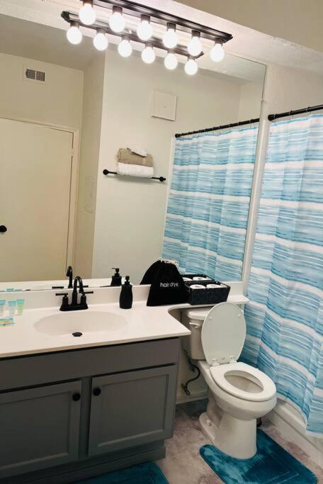 Home Away From Home-Cozy 2 Bdrm Condo/Med Cntr/Nrg Houston Exteriör bild