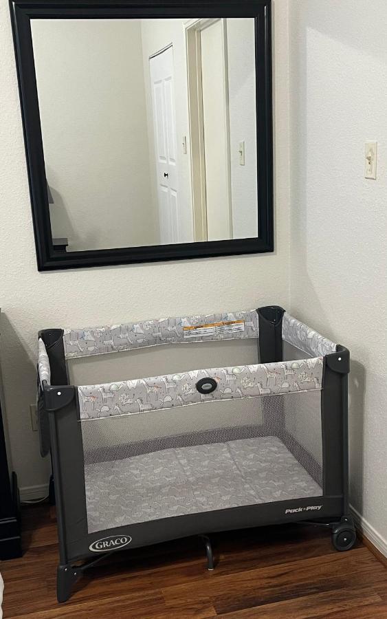 Home Away From Home-Cozy 2 Bdrm Condo/Med Cntr/Nrg Houston Exteriör bild